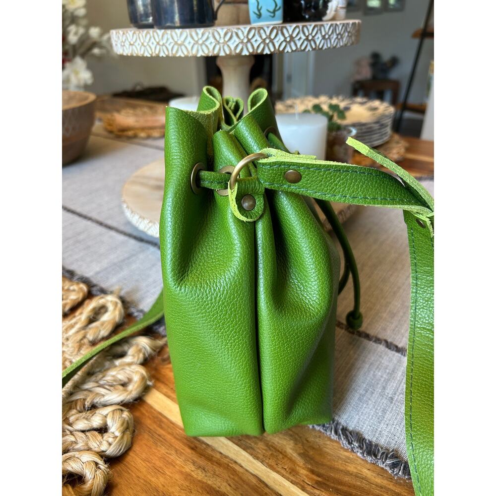 Portland Leather Green Mantis UNICORN COLOR Crossbody Bucket Bag VERY RARE - Picture 5 of 7